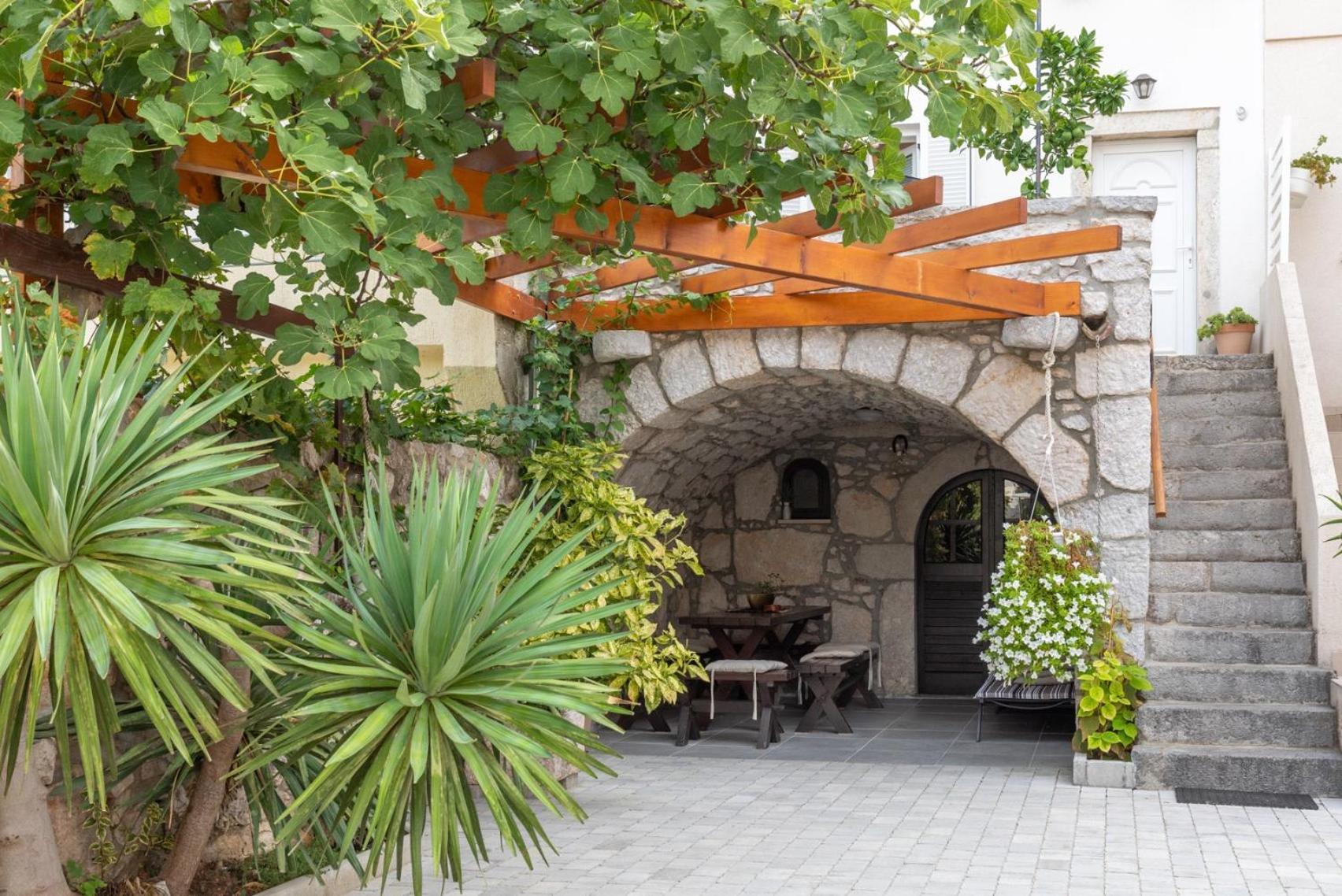 Guest House Otto Punat Esterno foto